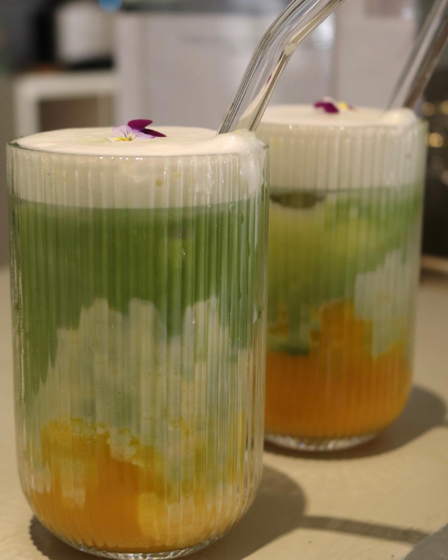 Boissons signatures – matcha et jus layered